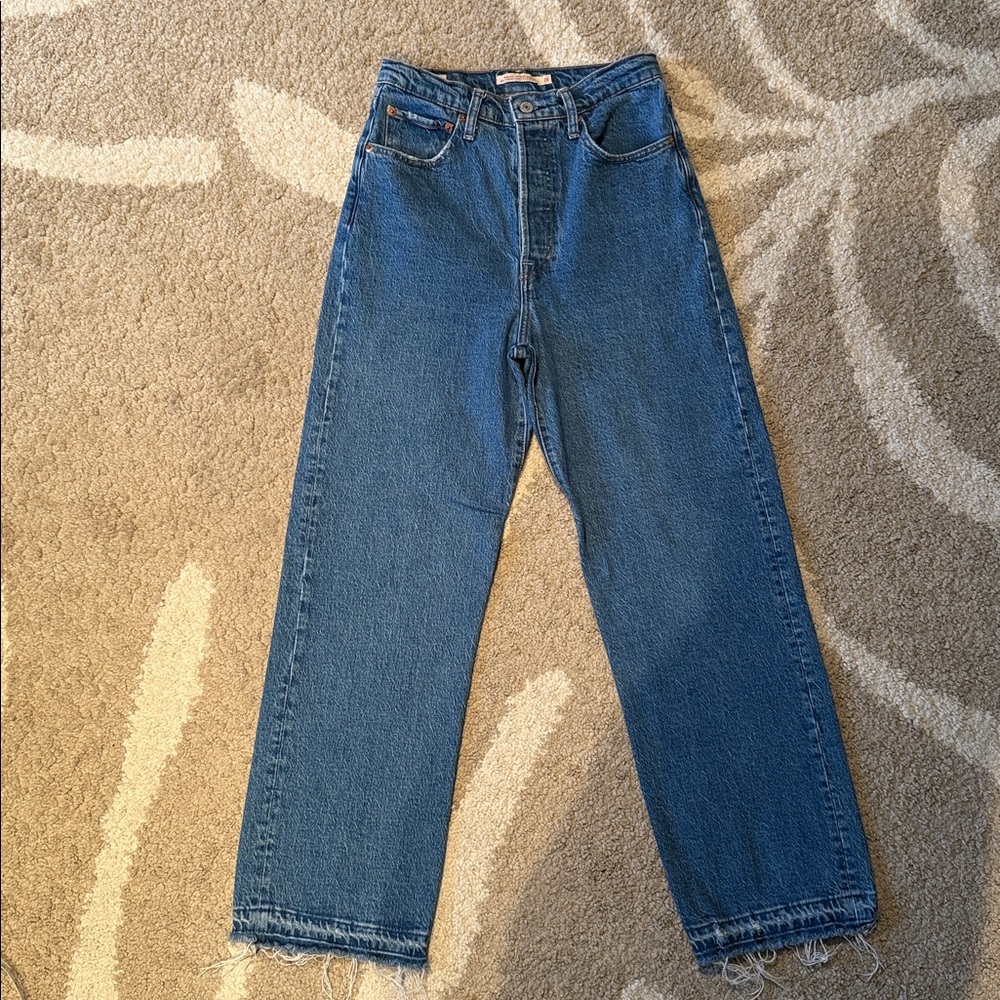 LEVI's Ribcage Straight Raw Hem Ankle Jeans Iconic High Rise in Medium Blue Wash - Picture 4 of 7